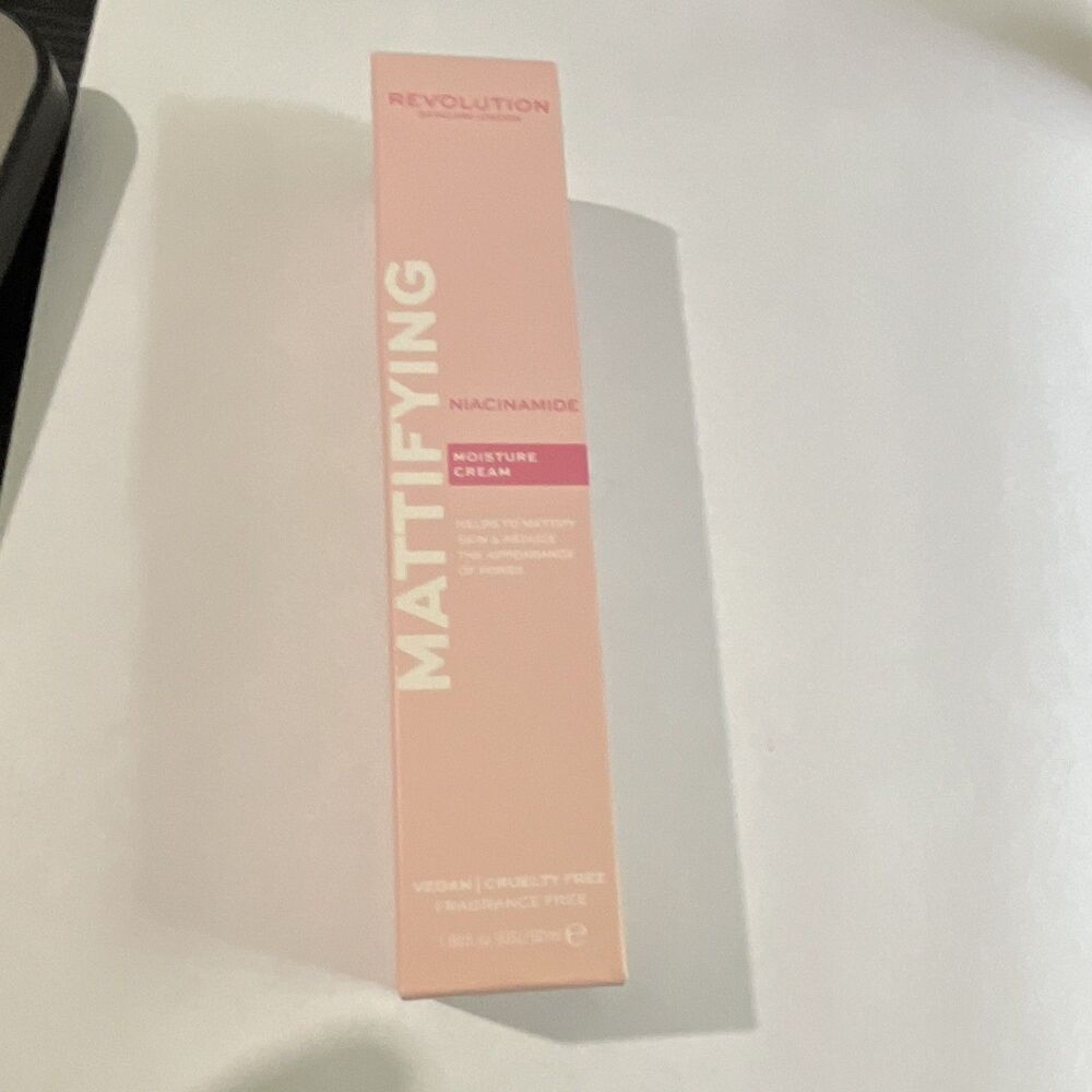 Revolution Skincare London Mattifying Niacinamide Face Moisturizer Cream Vegan